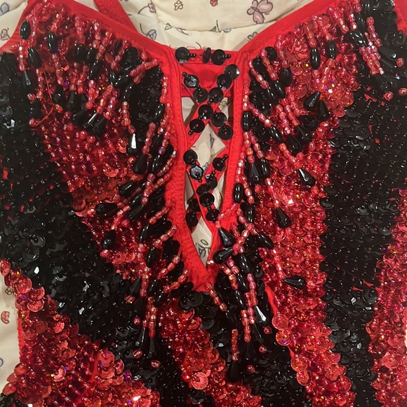 This is a dance costume/ it has lots of sparkles and rhinestones - Picture 4 of 5